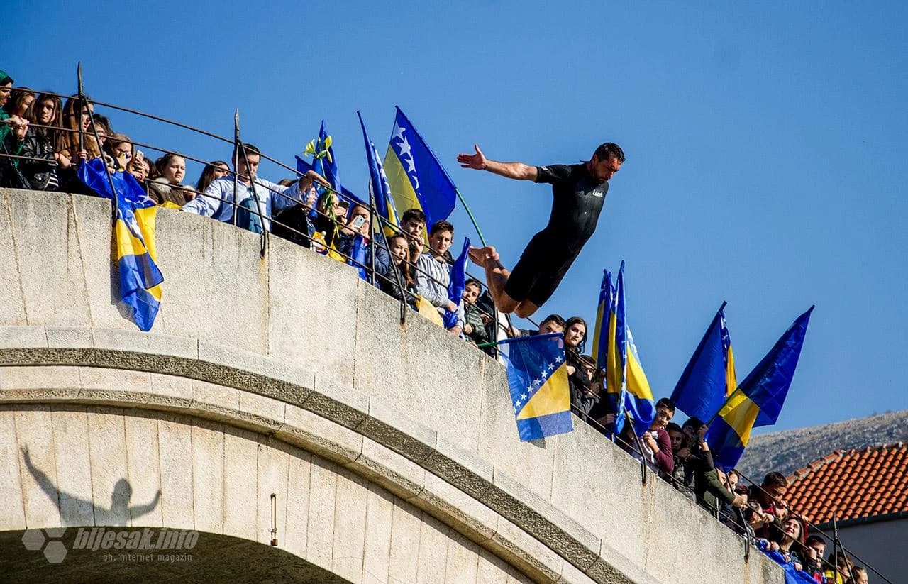 Na današnji dan, 9. studenog 1993., srušen je Stari most u Mostaru. 