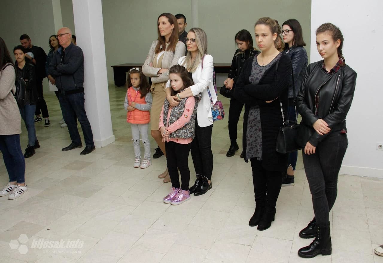 Otvorena izložba fotografija Tropletovog natječaja 'Obitelj-susret generacija'