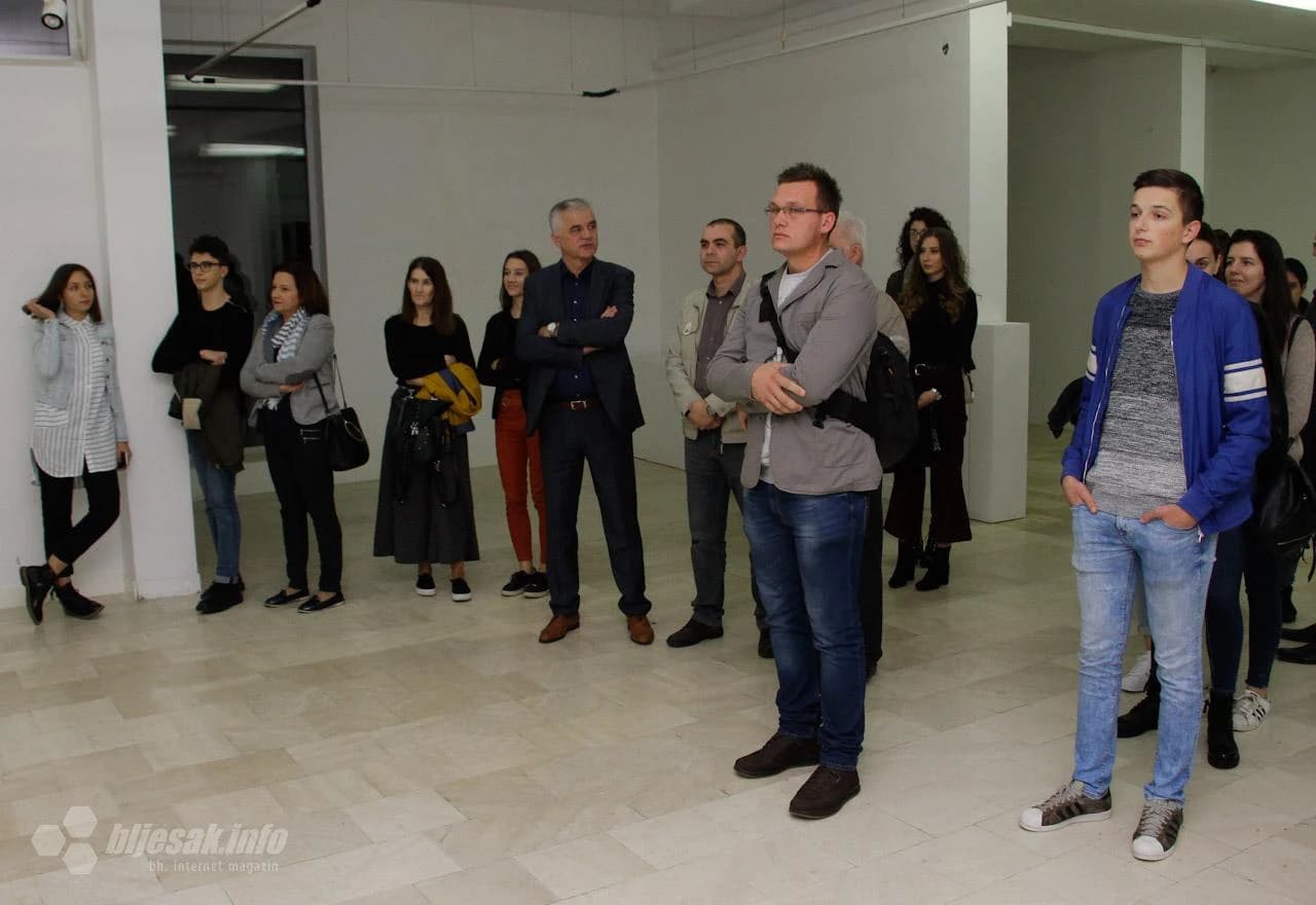 Otvorena izložba fotografija Tropletovog natječaja 'Obitelj-susret generacija'