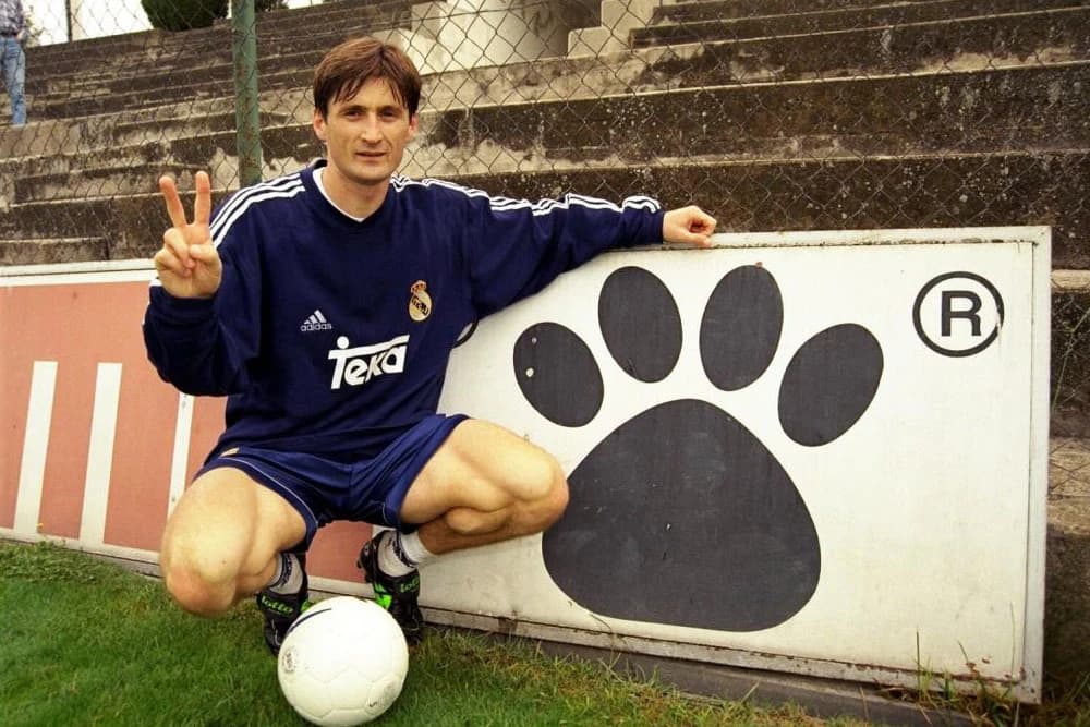 Robert Jarni u dresu Reala (Adidas), pored Kelme logotipa