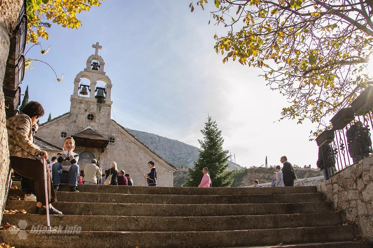 Posvećenje zlatnog križa za Sabornu crkvu nakon liturgije 