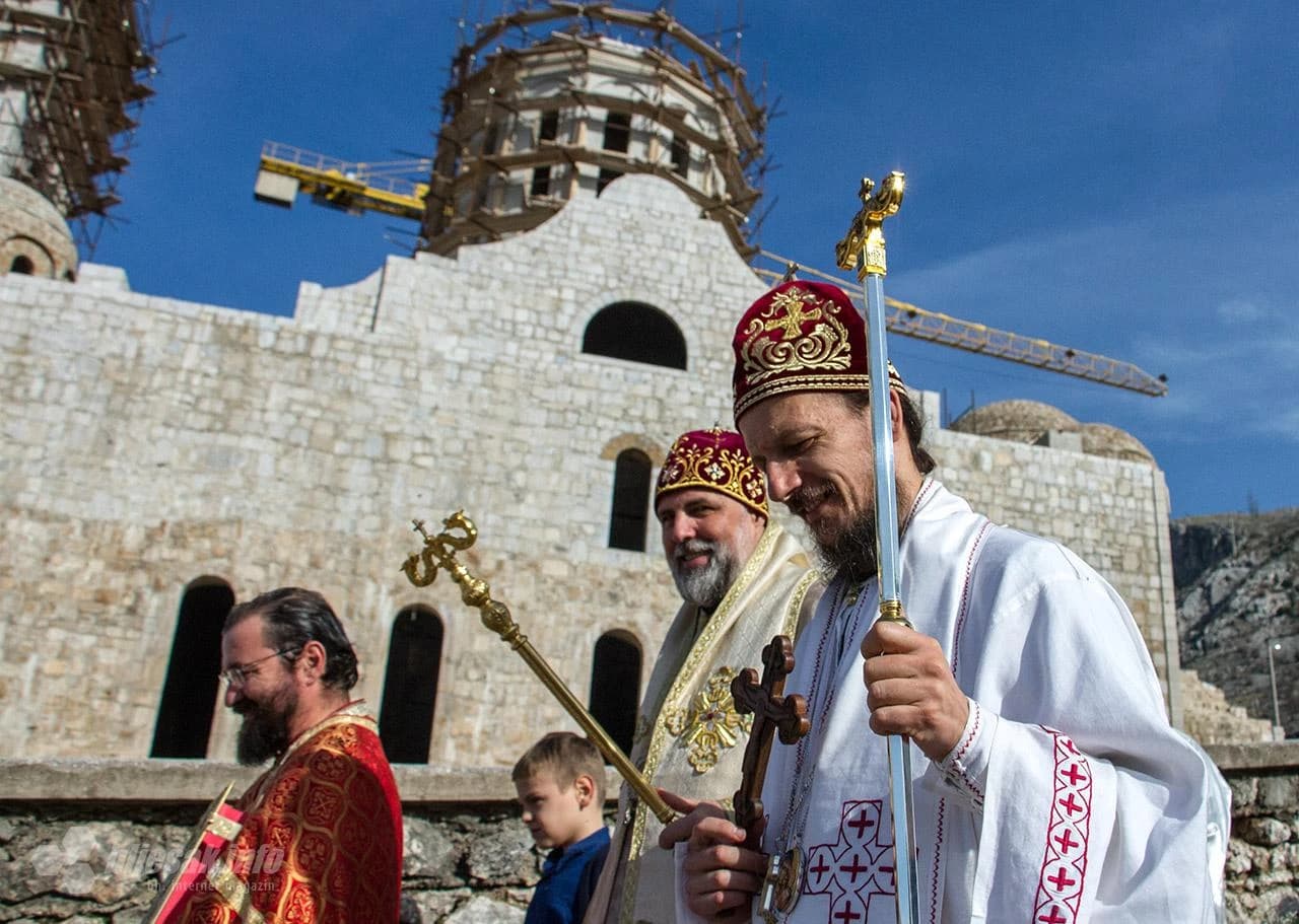 Posvećenje zlatnog križa za Sabornu crkvu nakon liturgije 