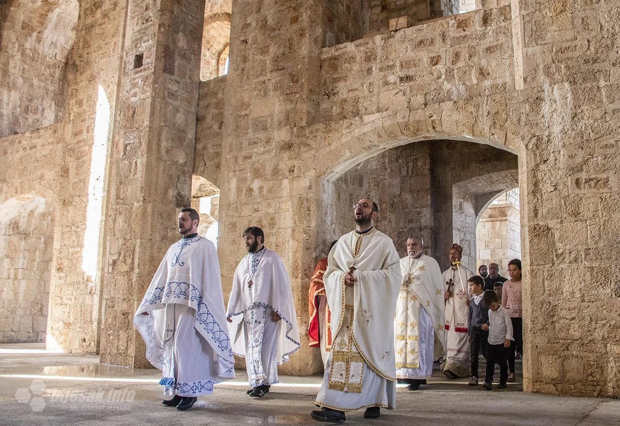 Posvećenje zlatnog križa za Sabornu crkvu nakon liturgije 