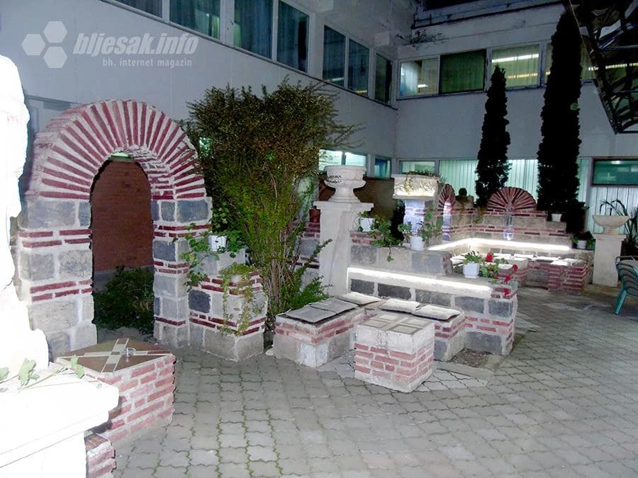 Restoran podsjeća na rimsku građevinu