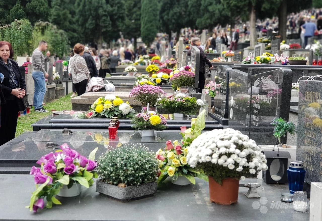 Na mostarskom groblju Masline obilježeni 'Svi sveti'