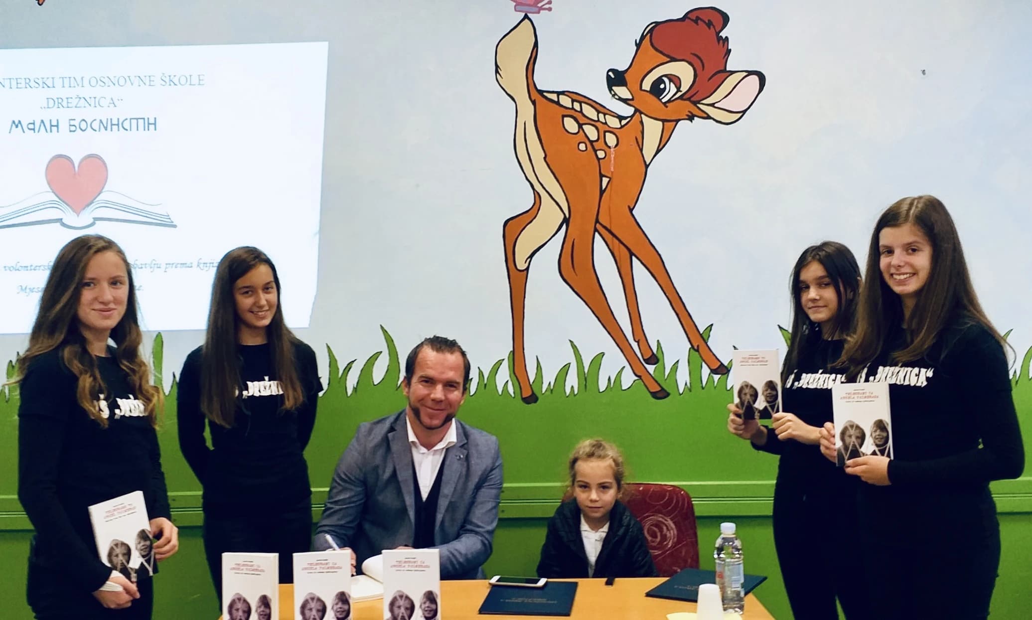 Jasmin Hodžić s učenicima OŠ Drežnica