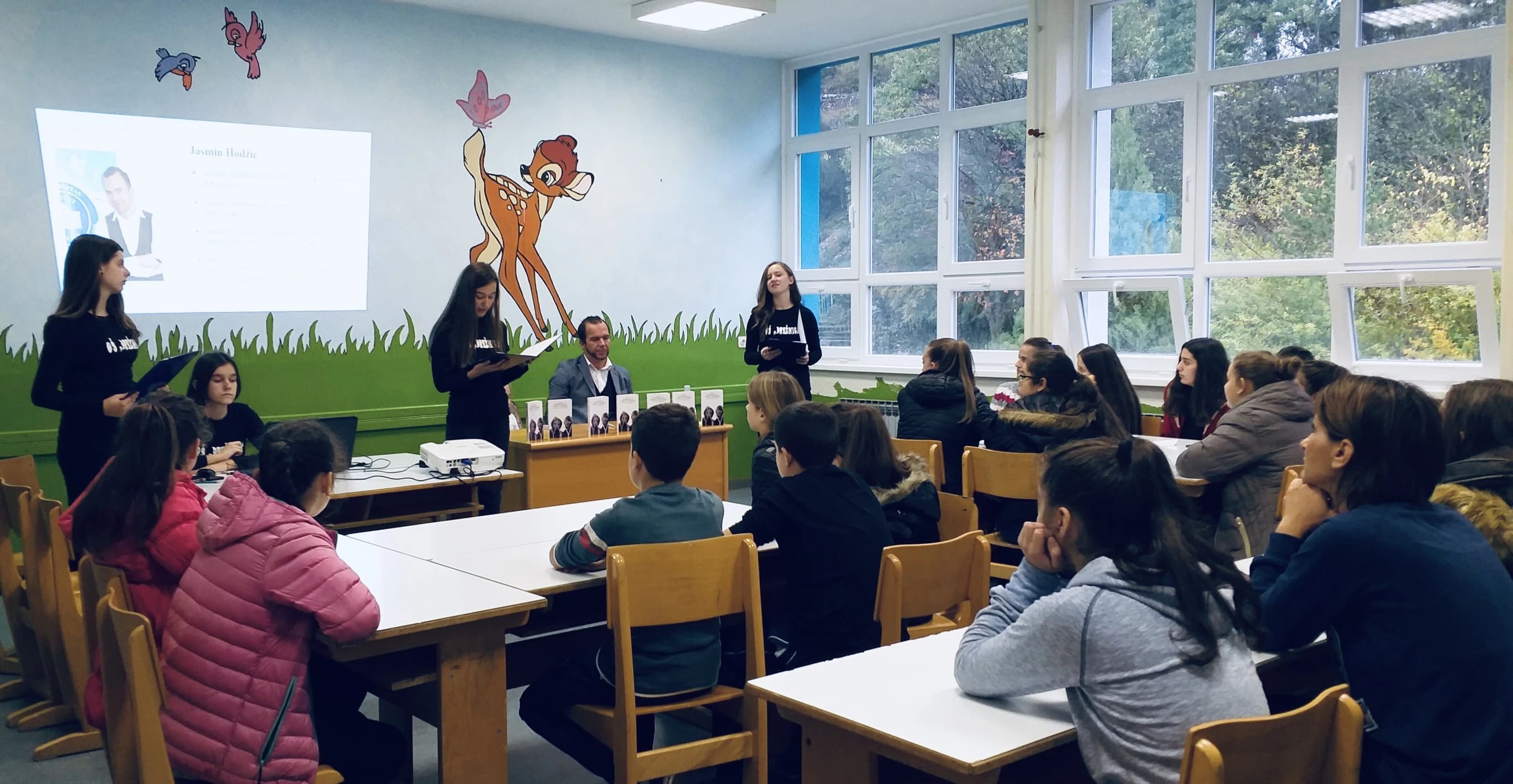 Jasmin Hodžić s učenicima OŠ Drežnica