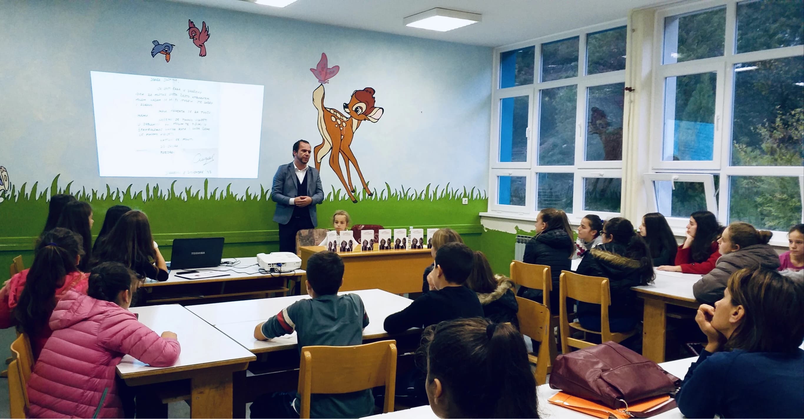 Jasmin Hodžić s učenicima OŠ Drežnica