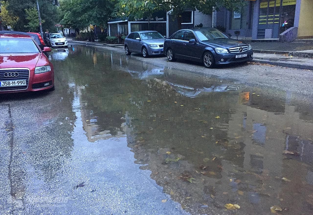 Ogromne količine vode na prometnici