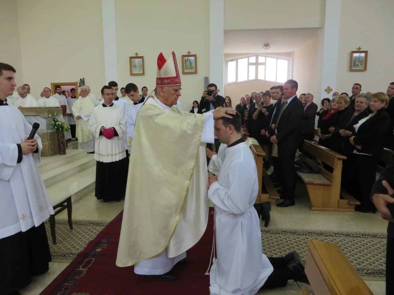 Ređenje u župnoj crkvi u Pologu