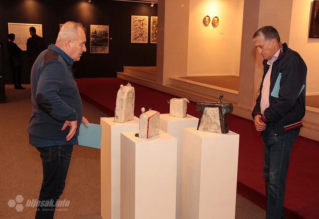 Detalj s otvaranja izložbe Jesenji likovni salon