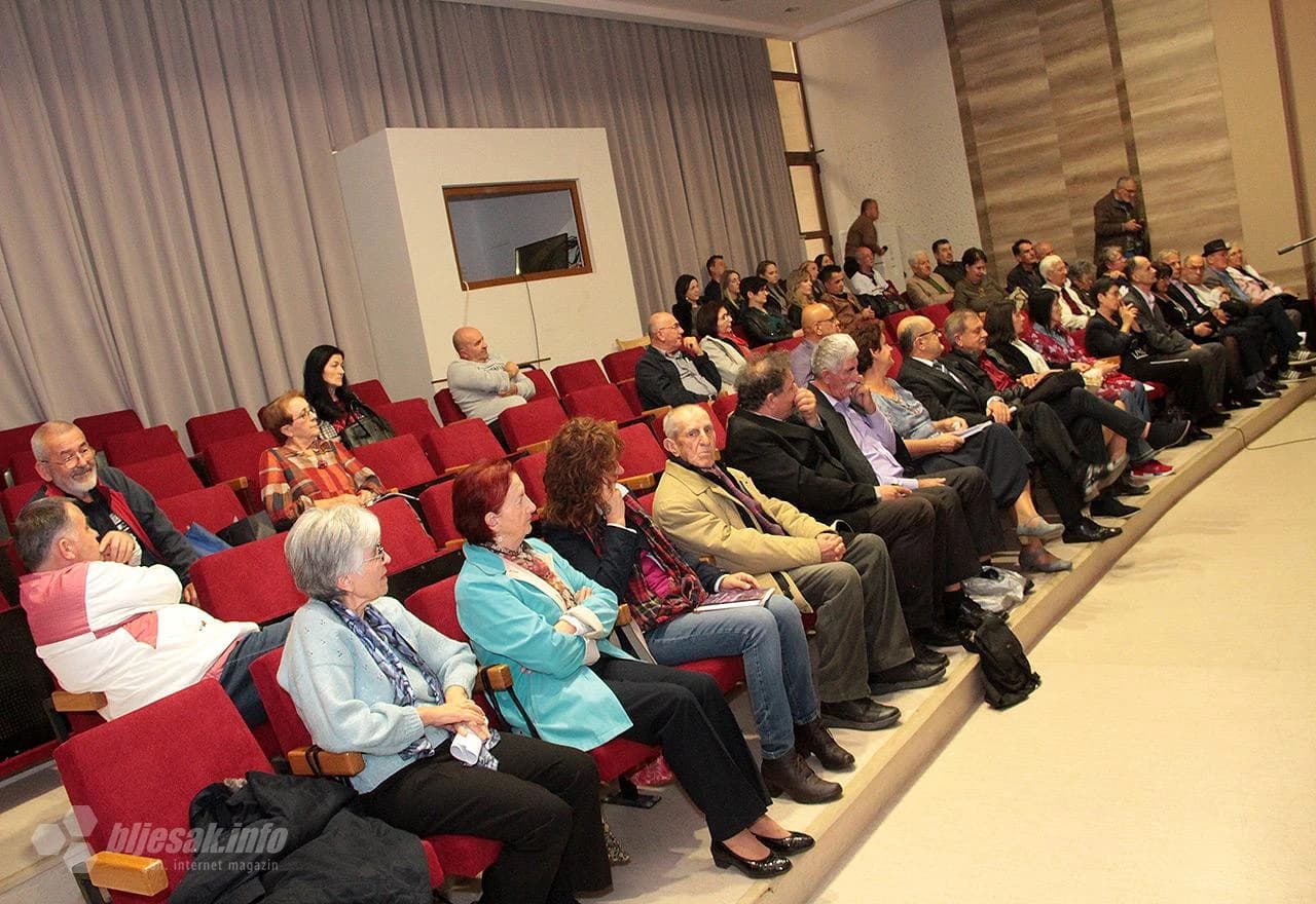 Detalj sa sveknjiževne večeri