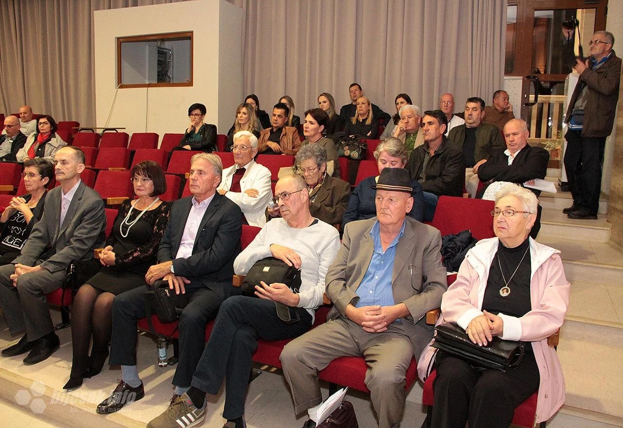 Detalj sa sveknjiževne večeri