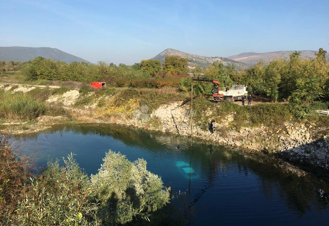 Izvlačenje BMW-a iz Bregave u Čapljni