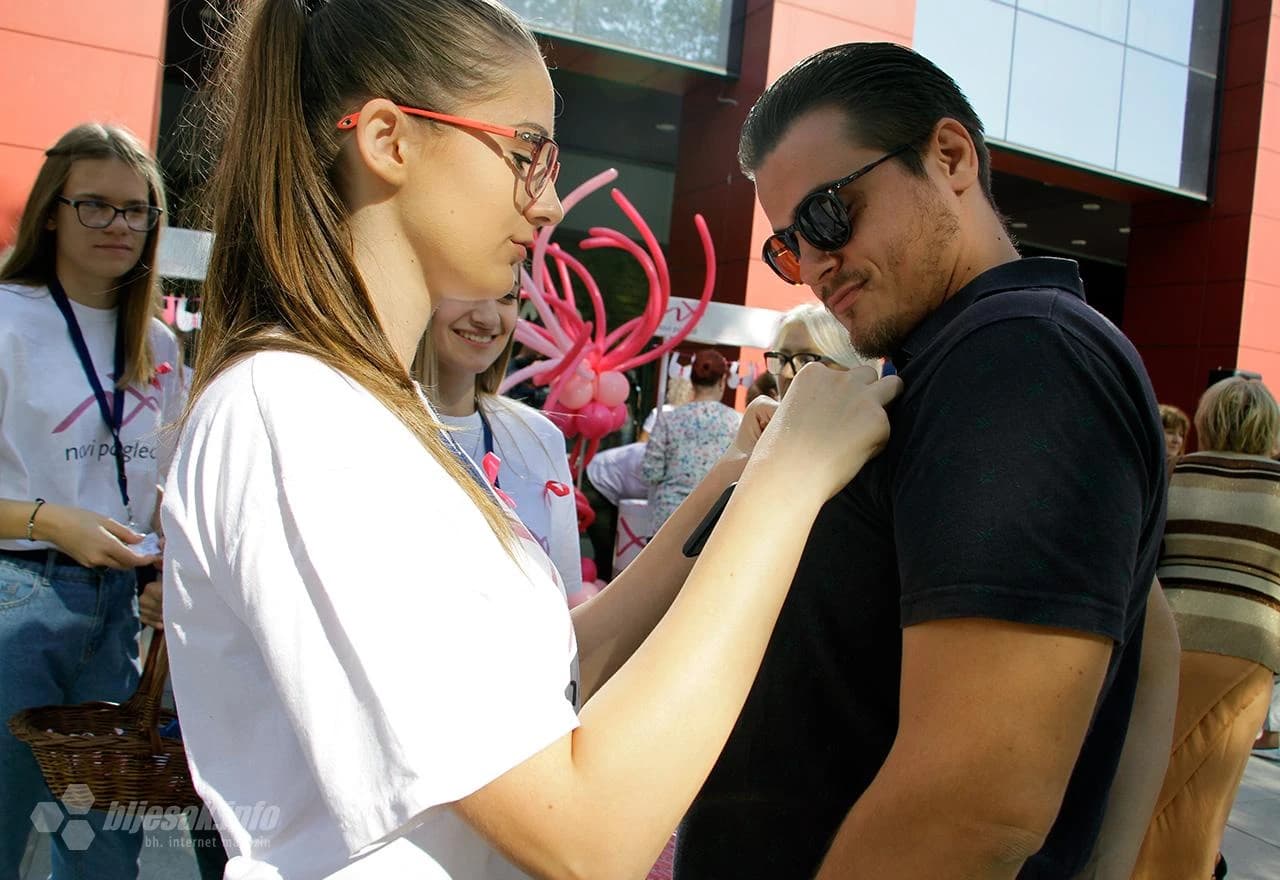 Dan roze vrpce obilježen u Mostaru pod sloganom "Nismo same, imamo Vas"