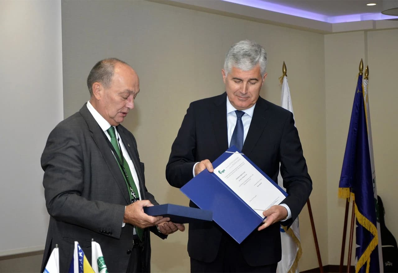 Dragan Čović dobio je posebno priznanje a značajan doprinos podršci u radu i afirmaciji BH