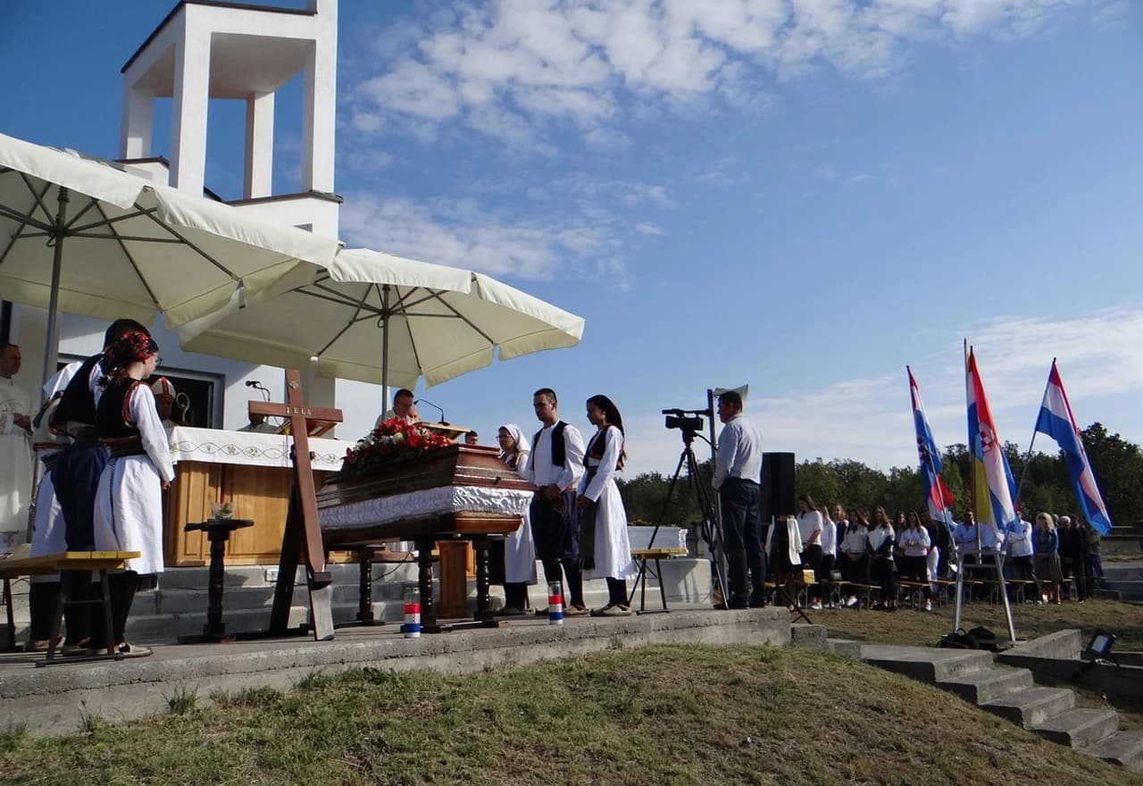 U krivodolskom groblju pokopani su ostaci mučenice Jele