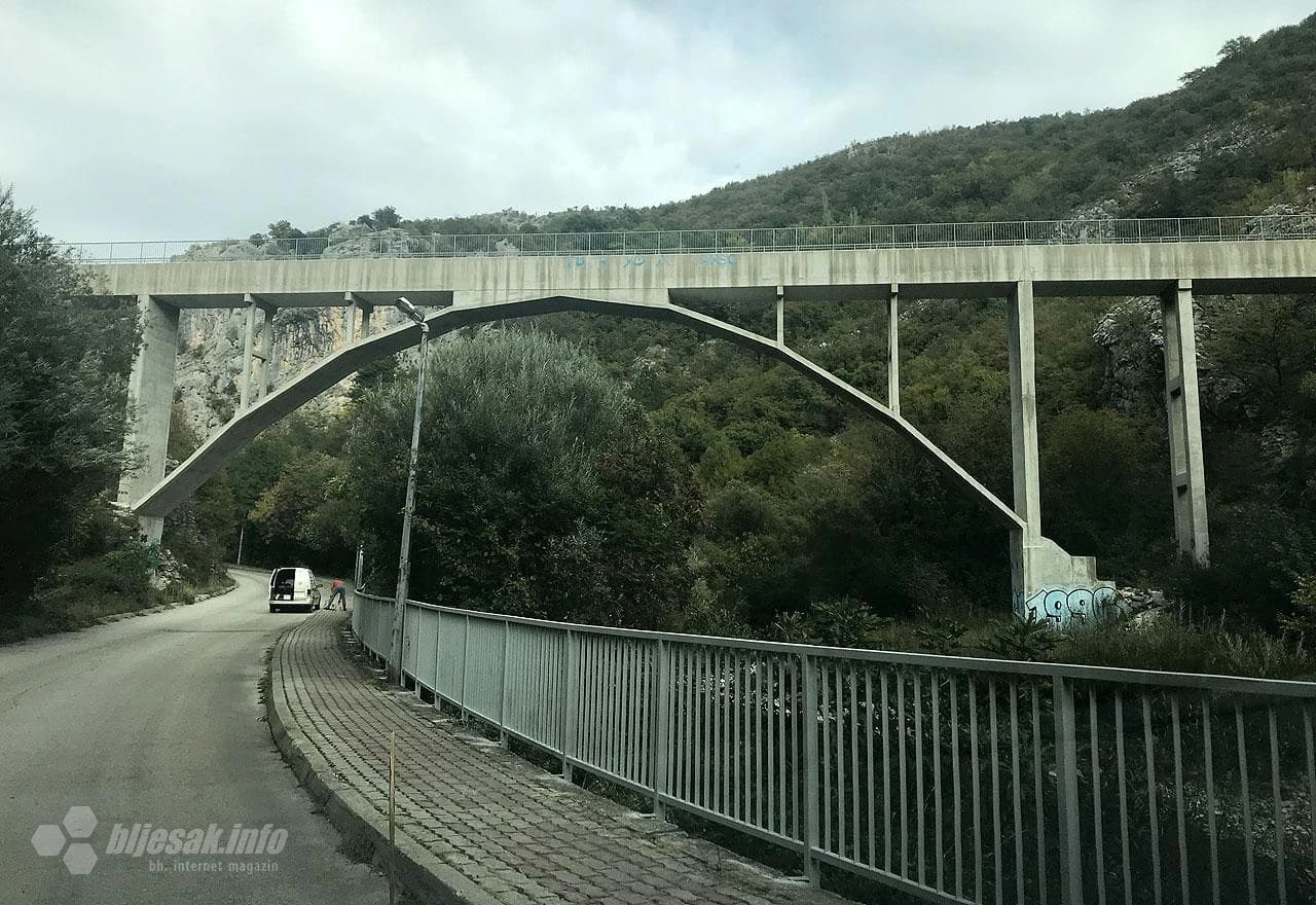 U tijeku je postavljanje ograde uz rijeku Lišticu u Borku