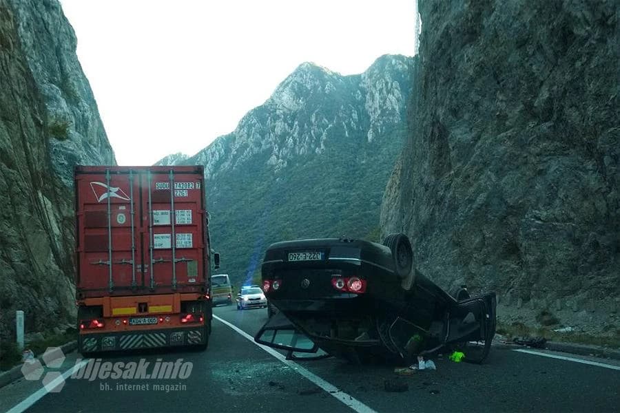 Automobil završio na krovu u blizini Grabovice