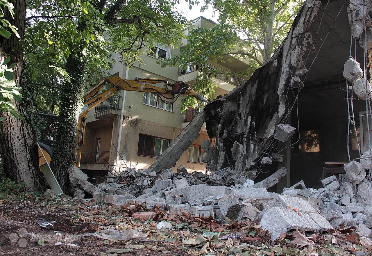 Rušenje na ulicama Mostara