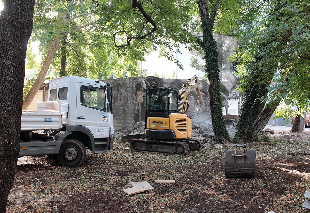 Rušenje na ulicama Mostara