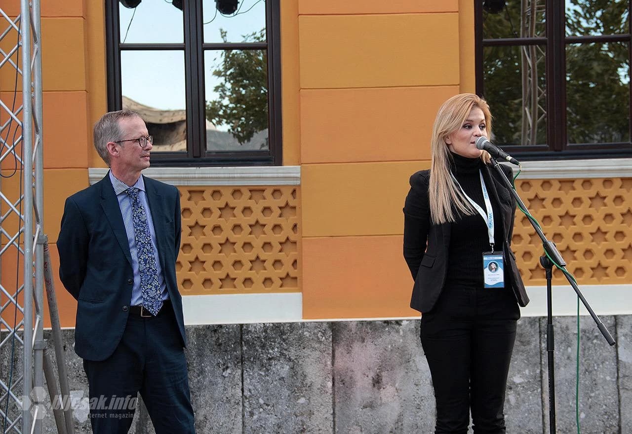 Obraćanje Adle Velagić Ćurić i direktora UWC-a Mark Felthama