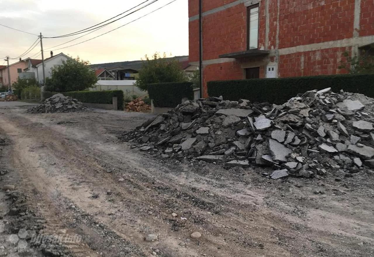 U naselju Ortiješ maknut je stari asfalt