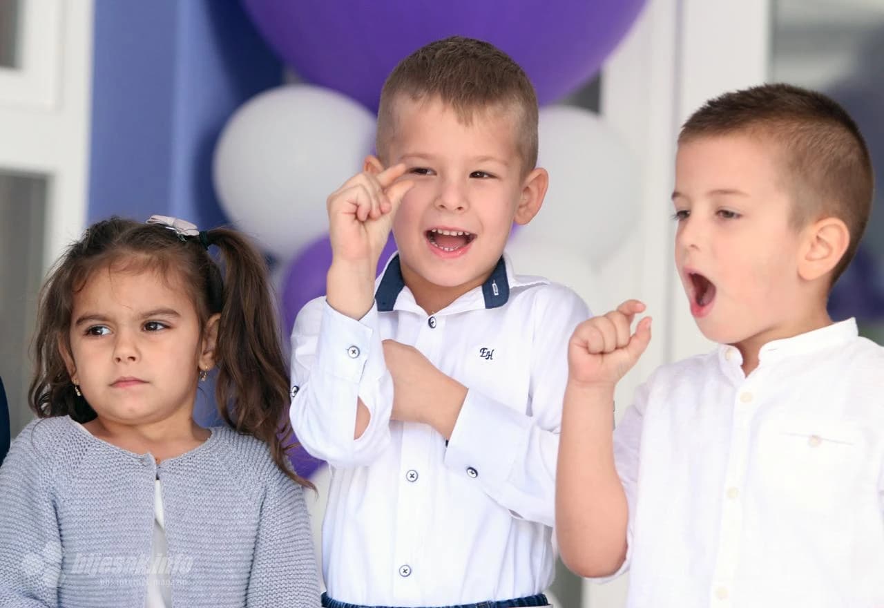 Mališani su povodom otvaranja izveli i mali igrokaz