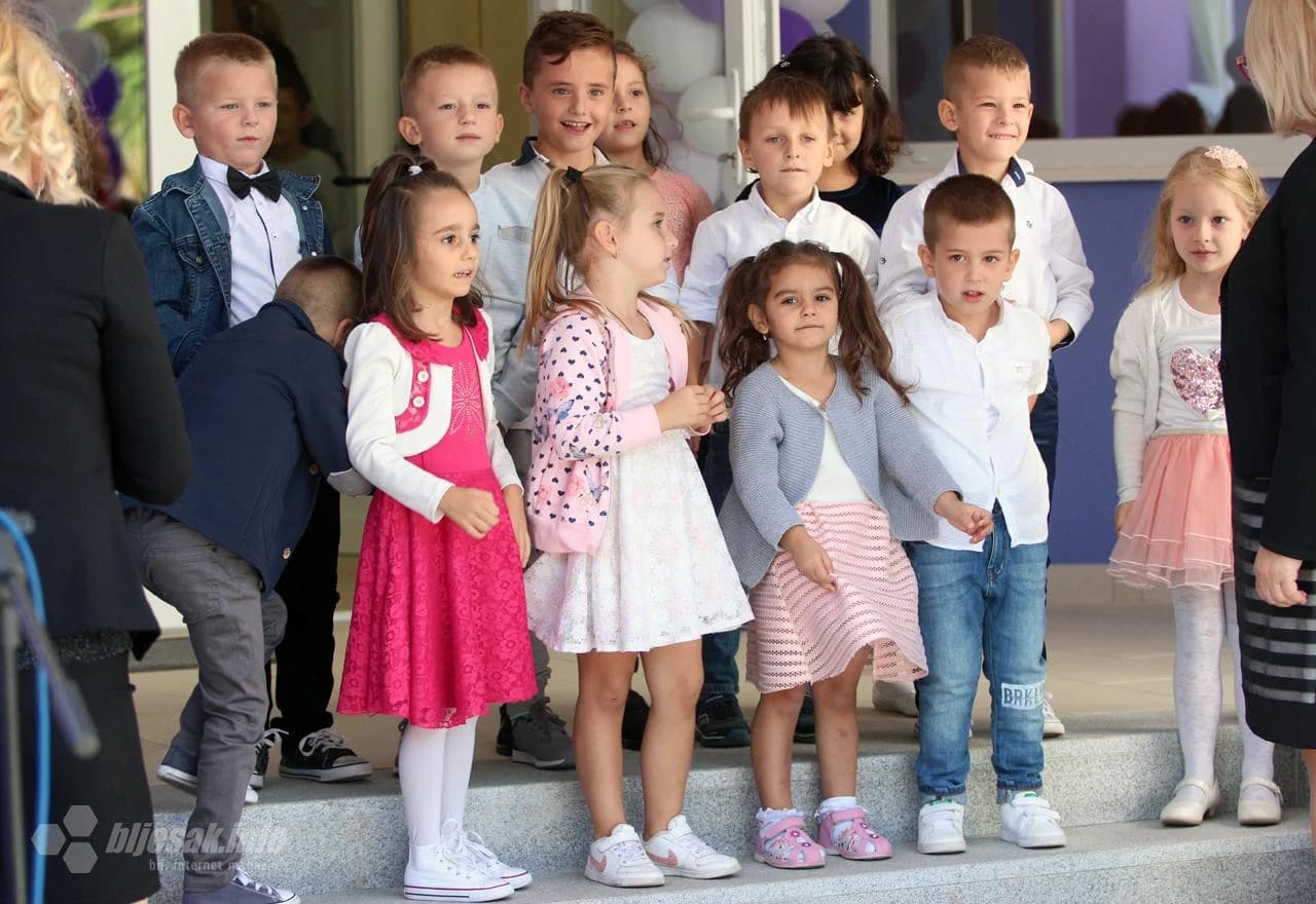 Mališani su povodom otvaranja izveli i mali igrokaz