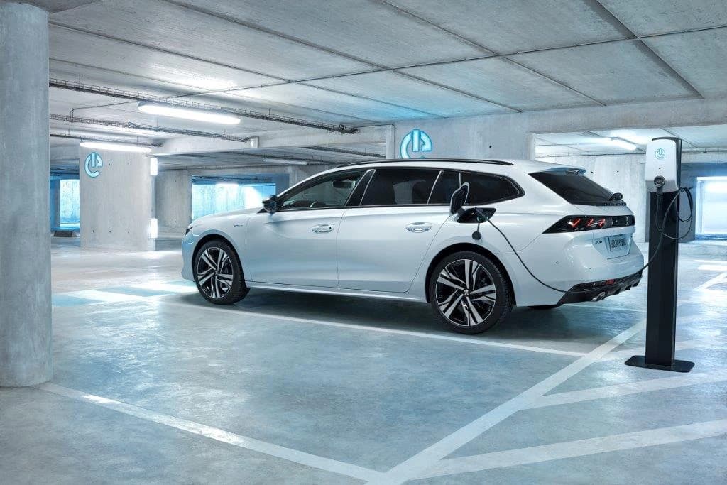 Novi motori PLUG-IN HYBRID Marke PEUGEOT: Čista energija!