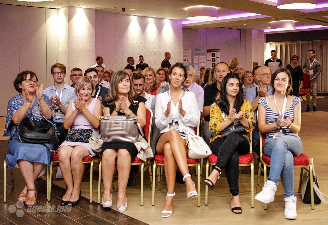 Na ovakvim skupovima, ne samo da se prenosi znanje, nego je bitna i socijalna strana