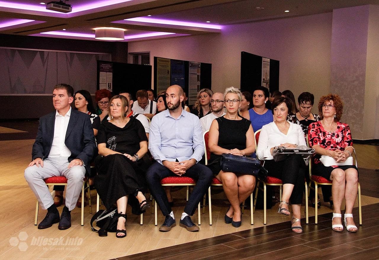 Obnavljaju se stara a sklapaju nova prijateljstva