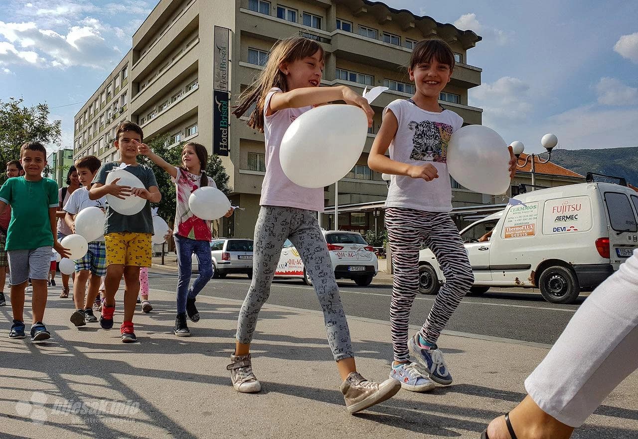 Djeca su s nestrpljenjem očekivala da pošalju poruke svijetu