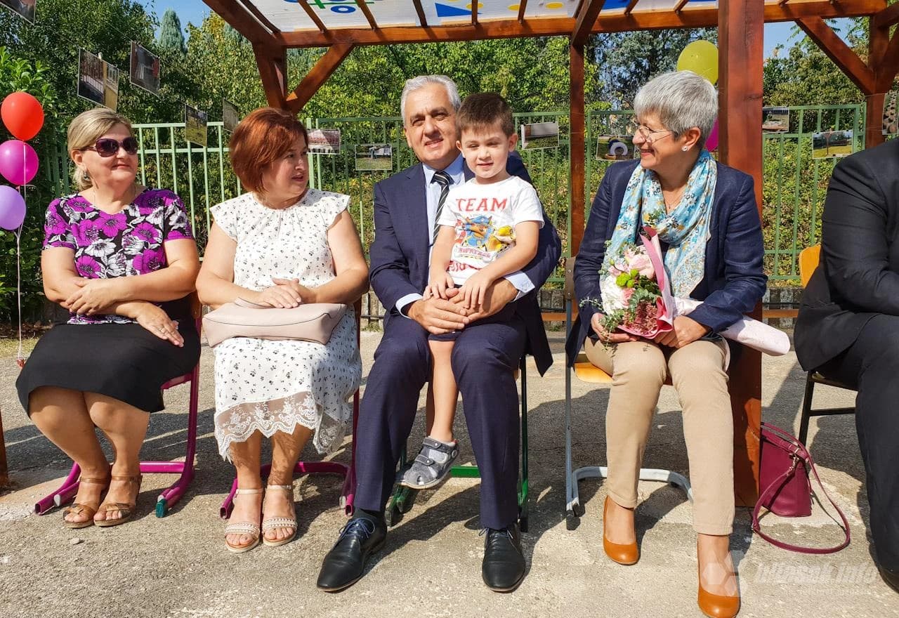 U mostarskom vrtiću 'Radoblja'  otvoren Senzorni park   MOSTAR, 20. rujna (FENA) – U vrtiću "Radobolja", JU Dječji vrtići Mostar, u četvrtak je otvoren Senzorni park koji će omogućiti djeci da kroz igru razvijaju svoje sposobnosti.   Park bi trebalo da ko