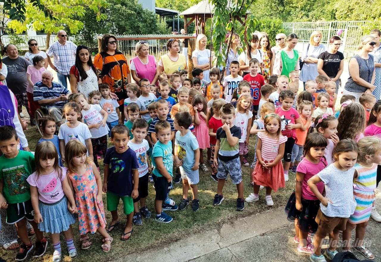 U mostarskom vrtiću 'Radoblja'  otvoren Senzorni park   MOSTAR, 20. rujna (FENA) – U vrtiću "Radobolja", JU Dječji vrtići Mostar, u četvrtak je otvoren Senzorni park koji će omogućiti djeci da kroz igru razvijaju svoje sposobnosti.   Park bi trebalo da ko