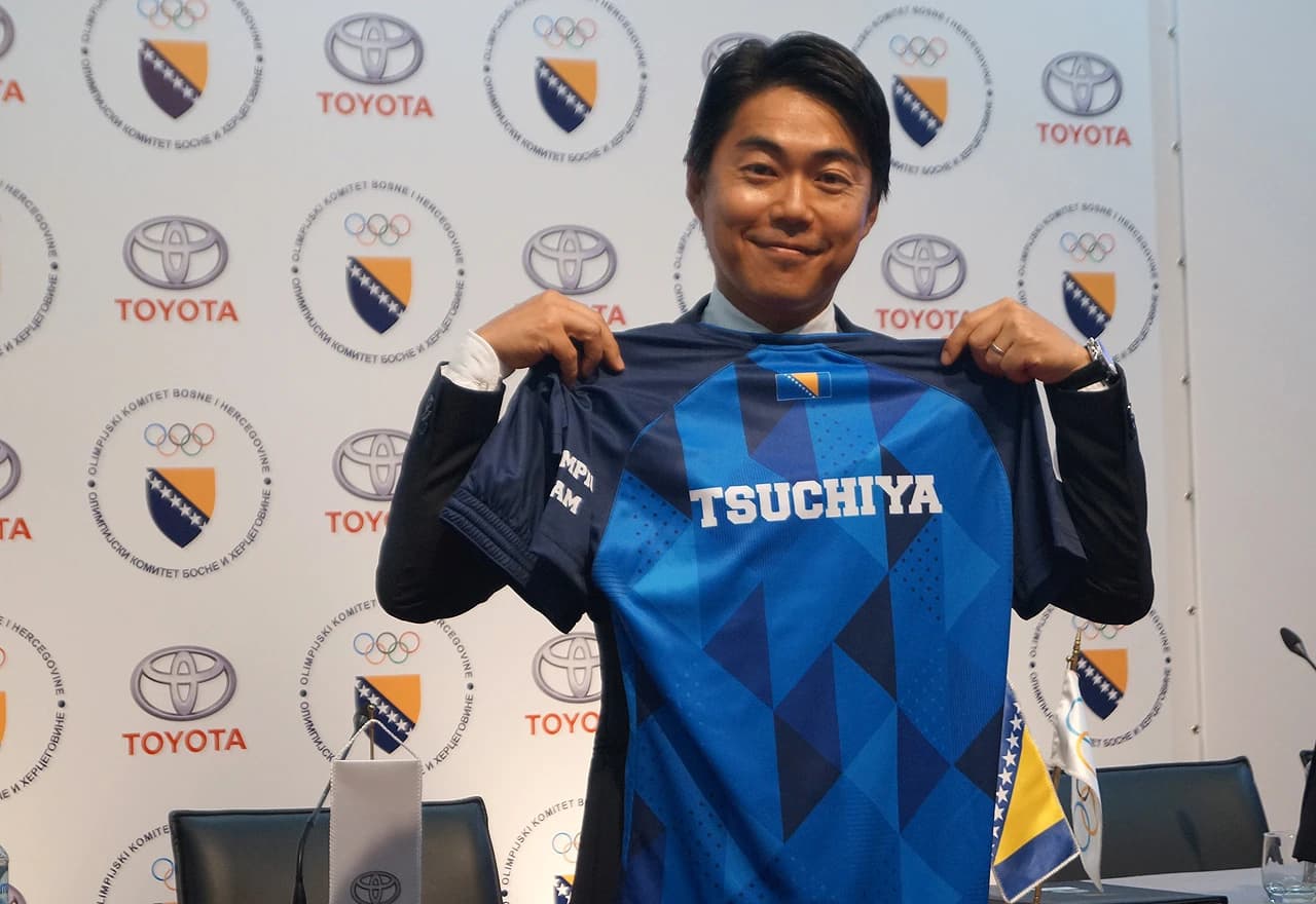 Predsjednik uprave Toyota Adria Grupe Kensuke Tsuchiya dobio na poklon bh. dres