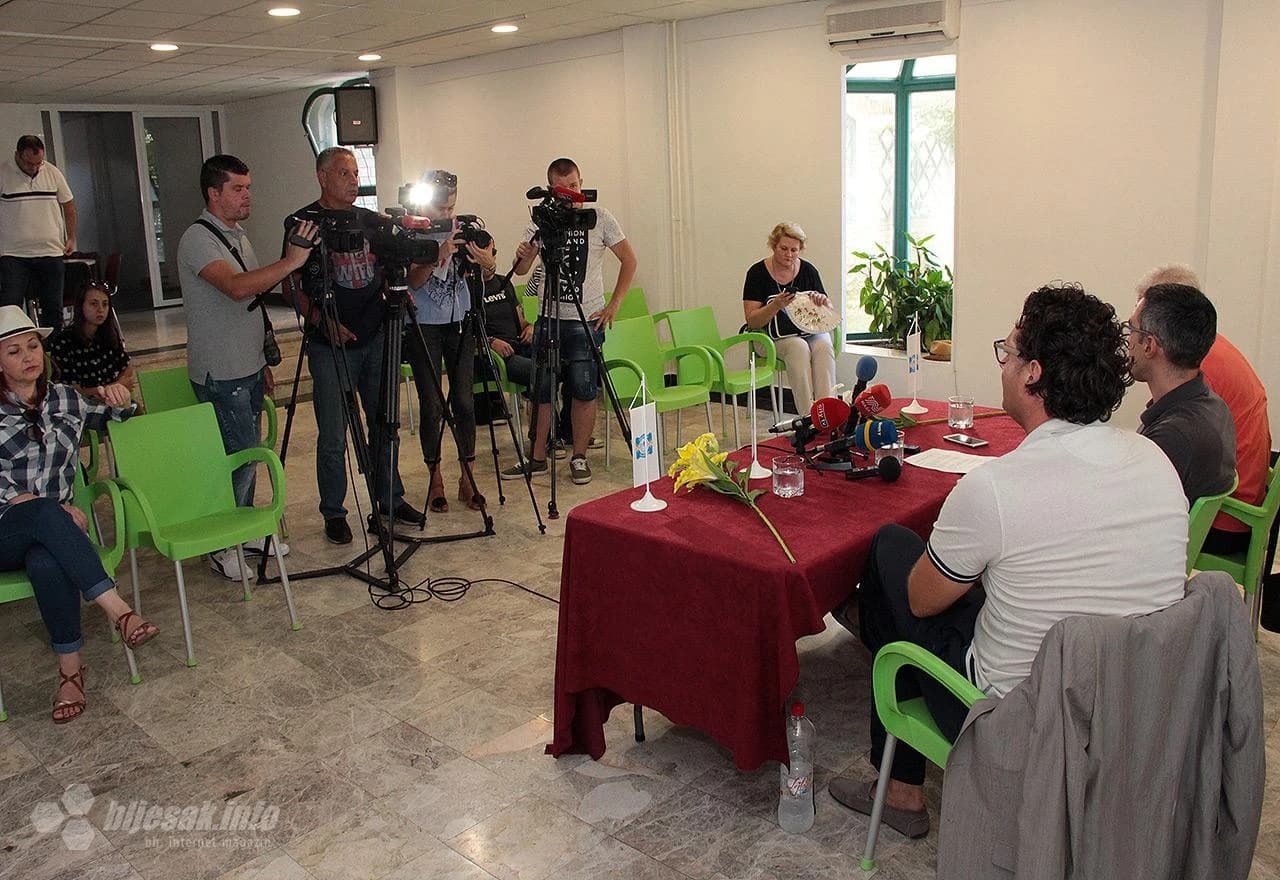 Detalj s konferencije za medije