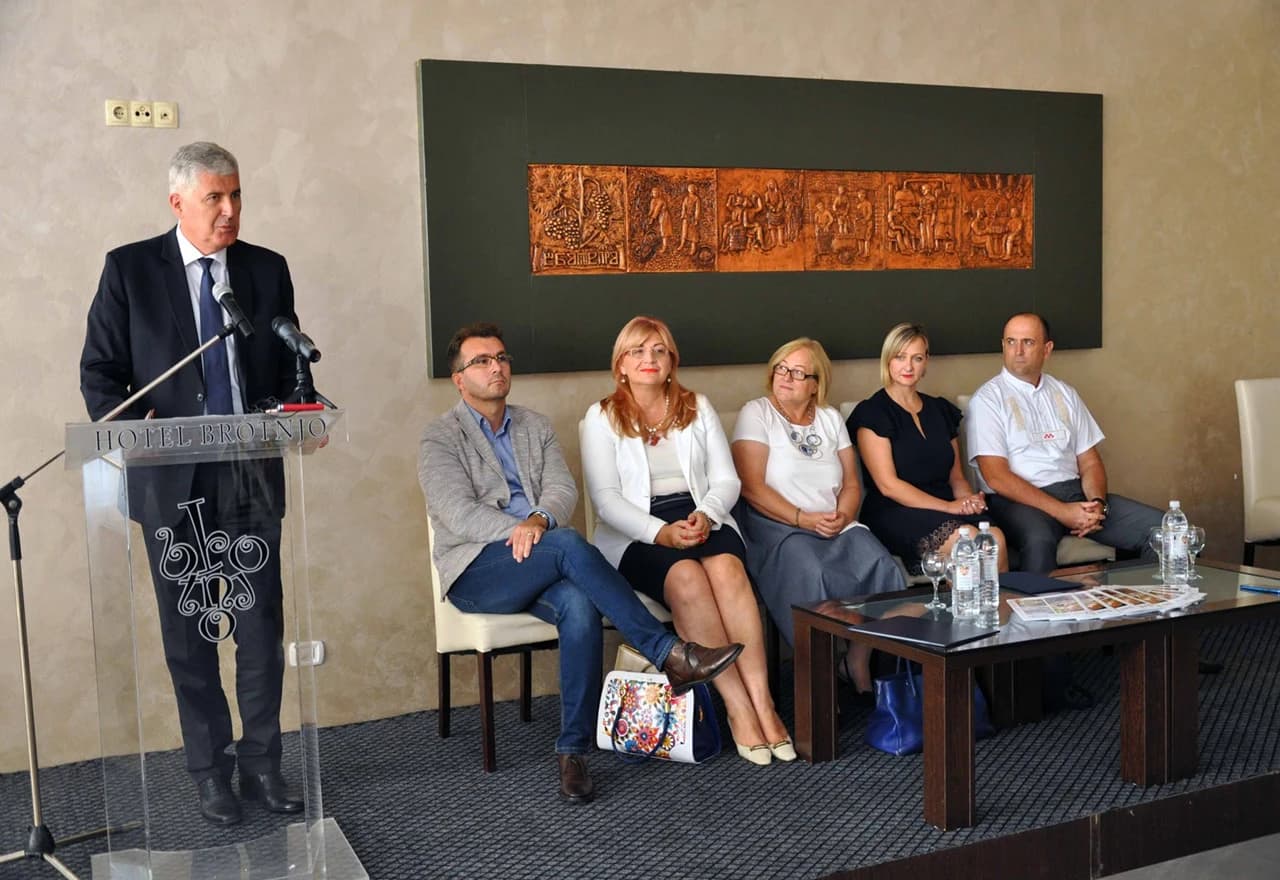 Foto: Fena/Detalj s održanog foruma