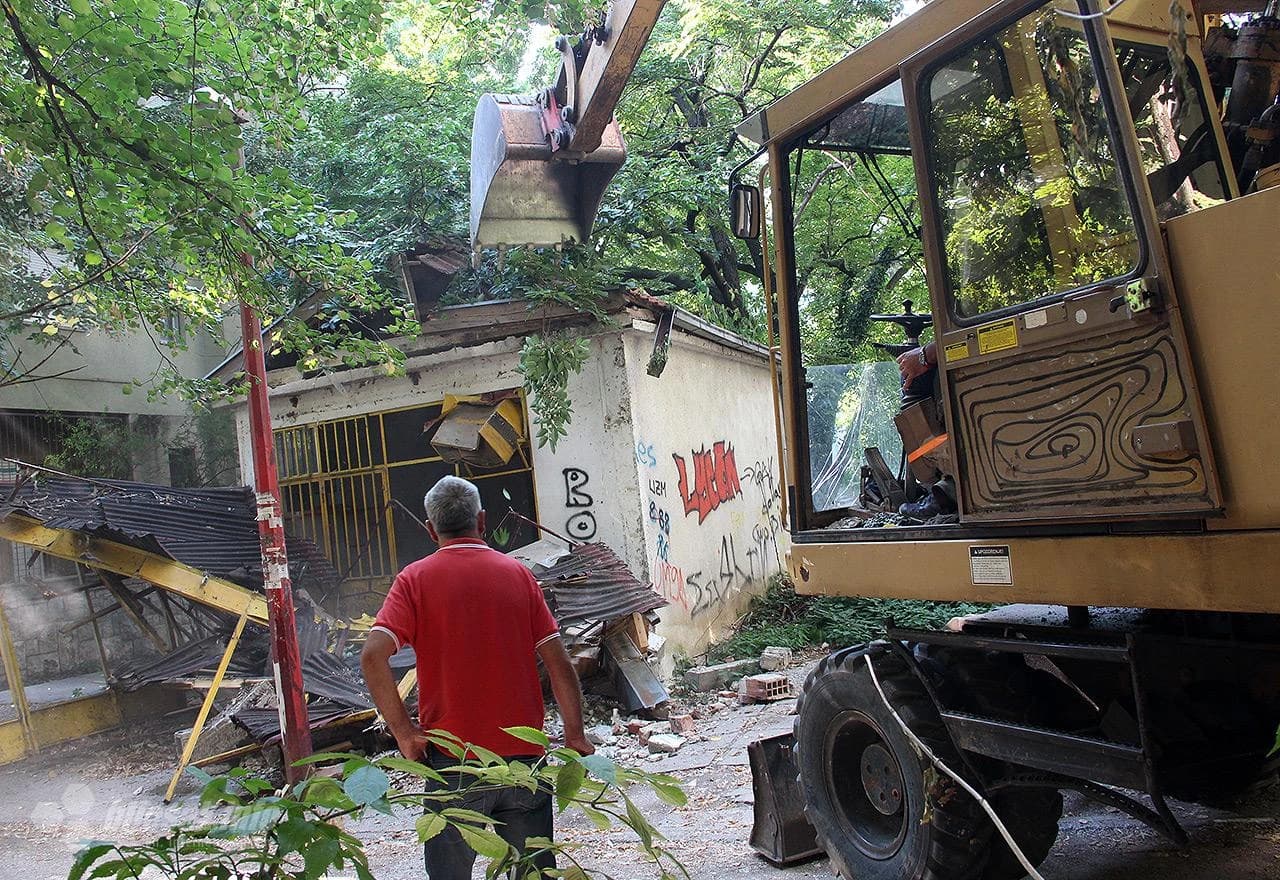 Uklanjanje objekta u Ulici kraljice Katarine