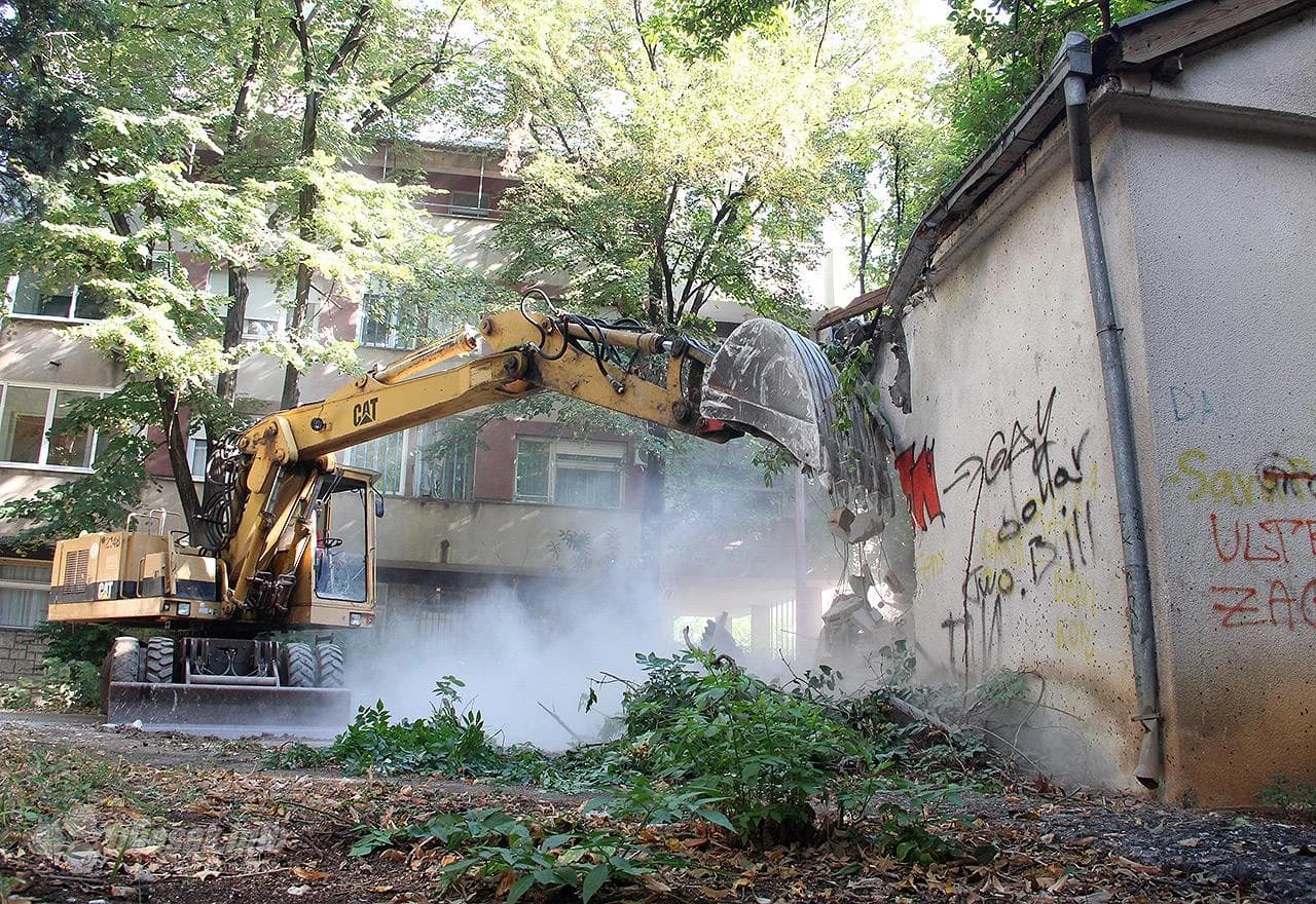 Uklanjanje objekta u Ulici kraljice Katarine