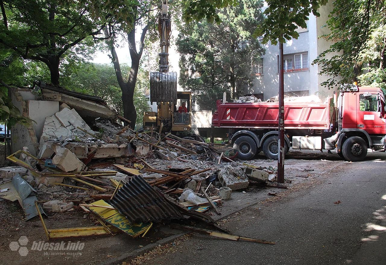 Uklanjanje objekta u Ulici kraljice Katarine