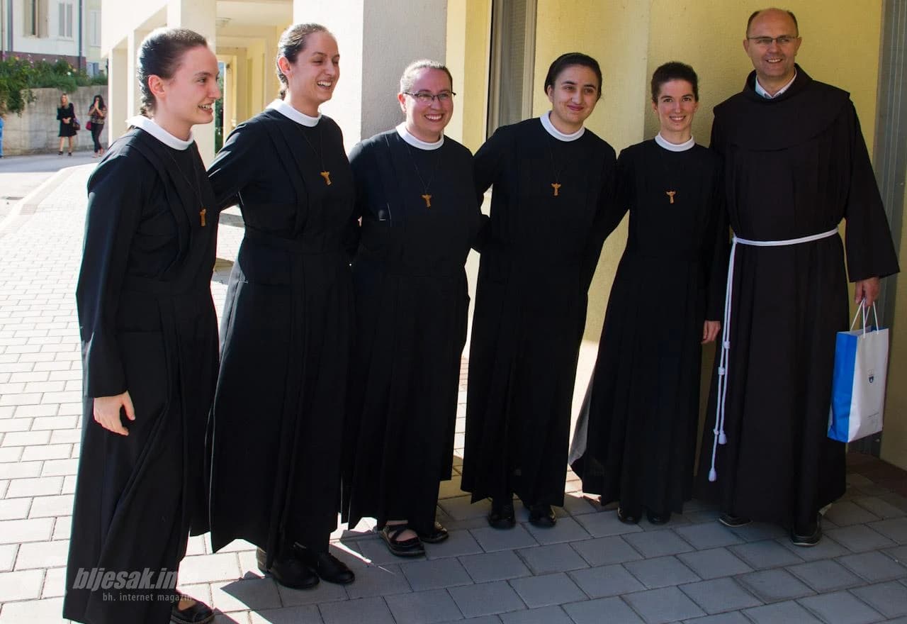 Pet novakinja je obuklo redovničku odoru
