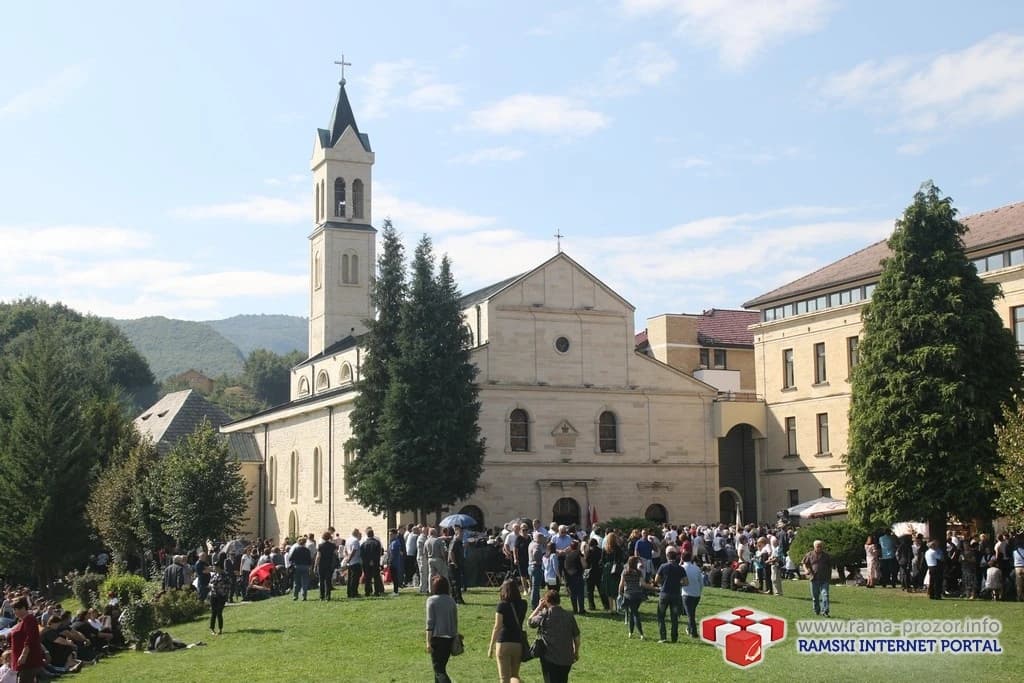 Vjernici na proslavi blagdana