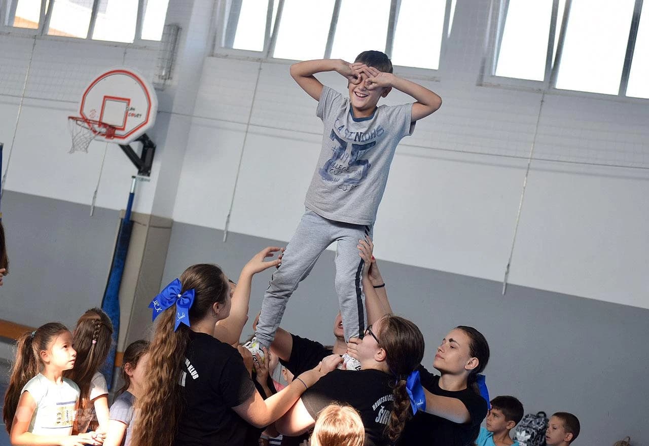 HCK Široki oduševio djecu na cheerleading prezentaciji u Drugoj osnovnoj školi