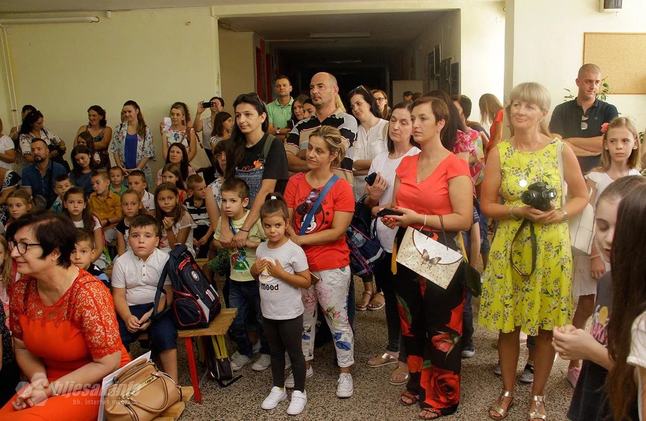 Bešlić sa suradnicima u posjeti prvašićima Osnovne škole Bartol Kašić u Rodoču 