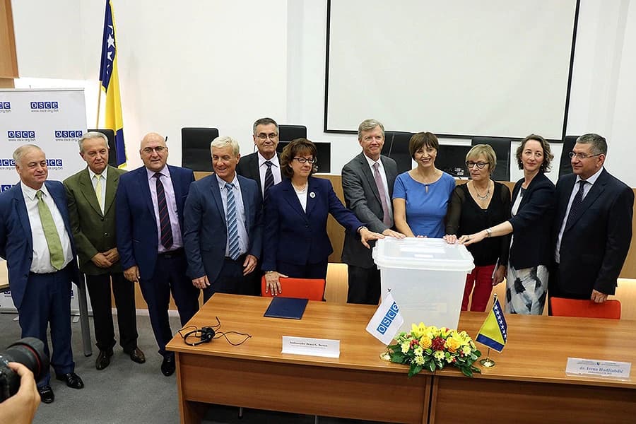 Na izborima u listopadu prozirne glasačke kutije