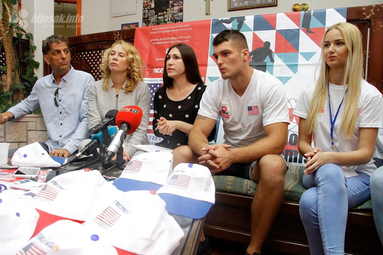 Konferencija za medije povodom Ljetnog kampa nazvanog 'Ujedinjeni protiv ekstremizma' u organizaciji Centra za društvena istraživanja Global Analitika iz Sarajeva uz podršku veleposlanstva SAD