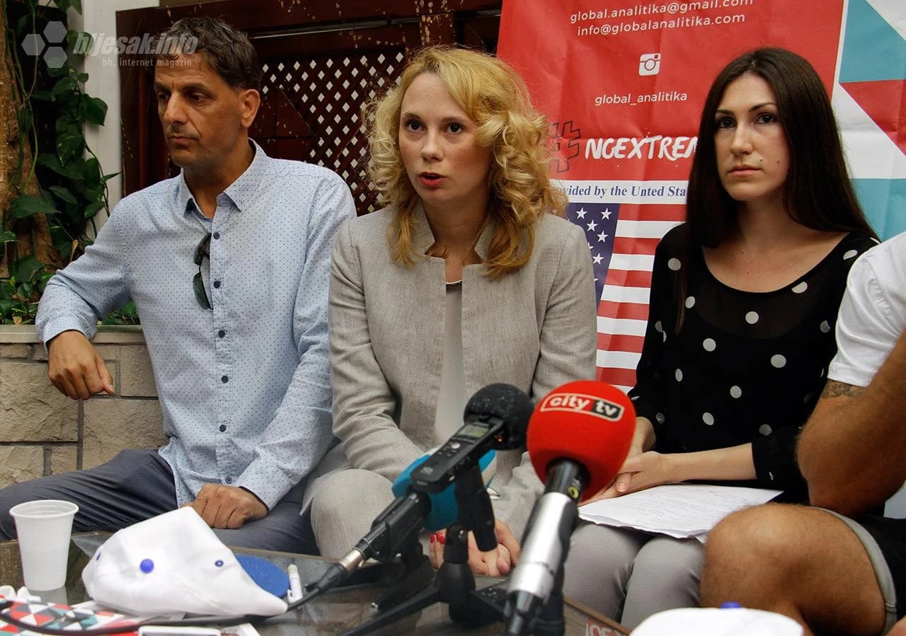 Konferencija za medije povodom Ljetnog kampa nazvanog 'Ujedinjeni protiv ekstremizma' u organizaciji Centra za društvena istraživanja Global Analitika iz Sarajeva uz podršku veleposlanstva SAD