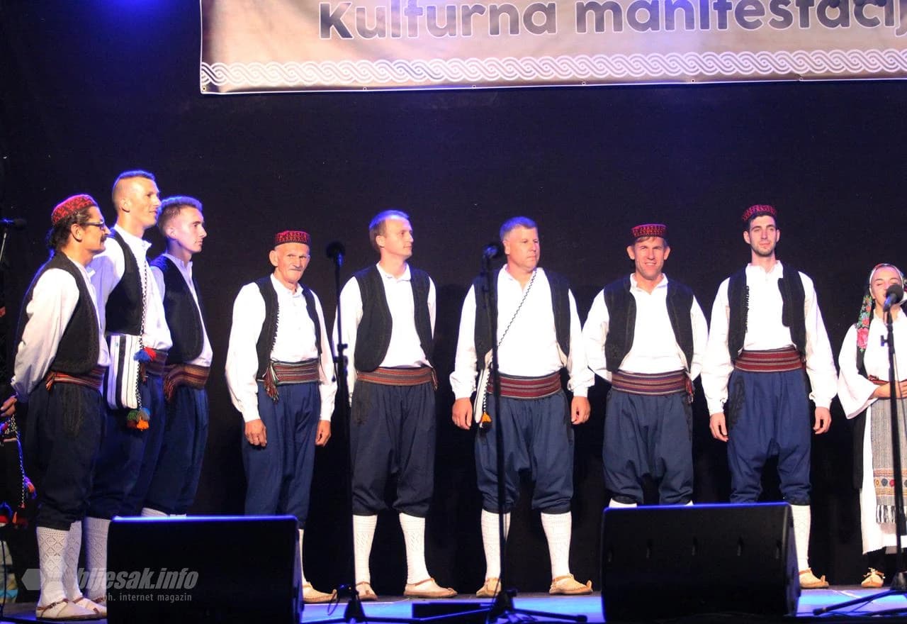 U Šurmancima održana tradicionalna kulturno-zabavna manifestacija