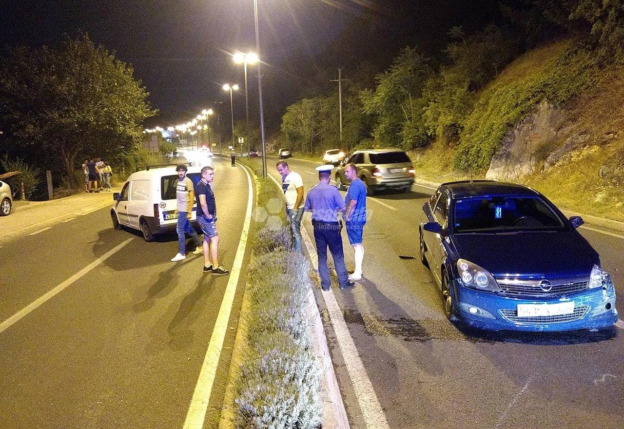 Sudar tri automobila na Novoj mostarskoj magistrali